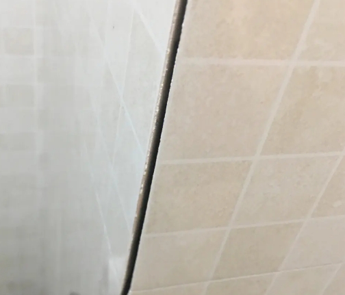 晋中瓷砖空鼓维修公司分享阳台瓷砖脱落的修复过程可以分为以下几个步骤