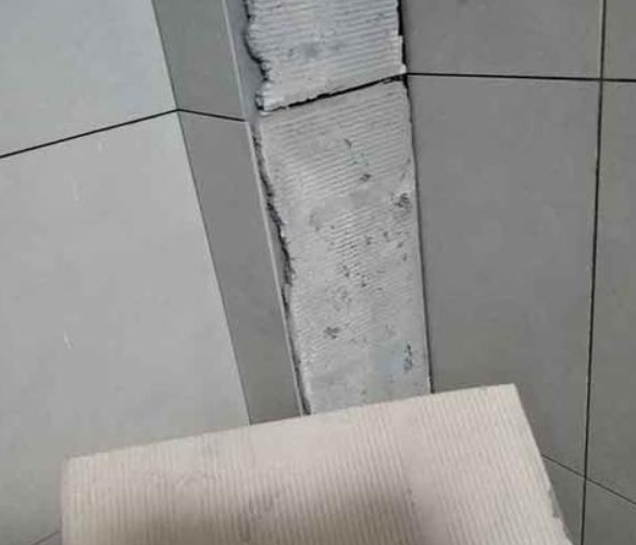 晋中瓷砖空鼓维修公司分享下厨房瓷砖脱落的补救措施。